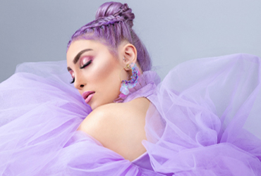 Vibrant, free, Zhou Shen