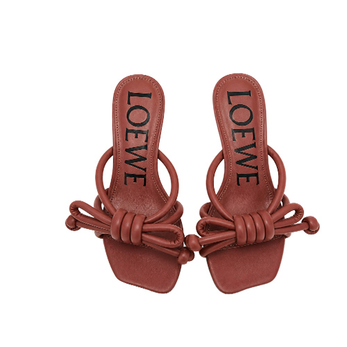 Loewe–Inspired Knot Bow 