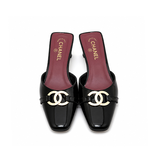 Chanel Noir Patent Signa